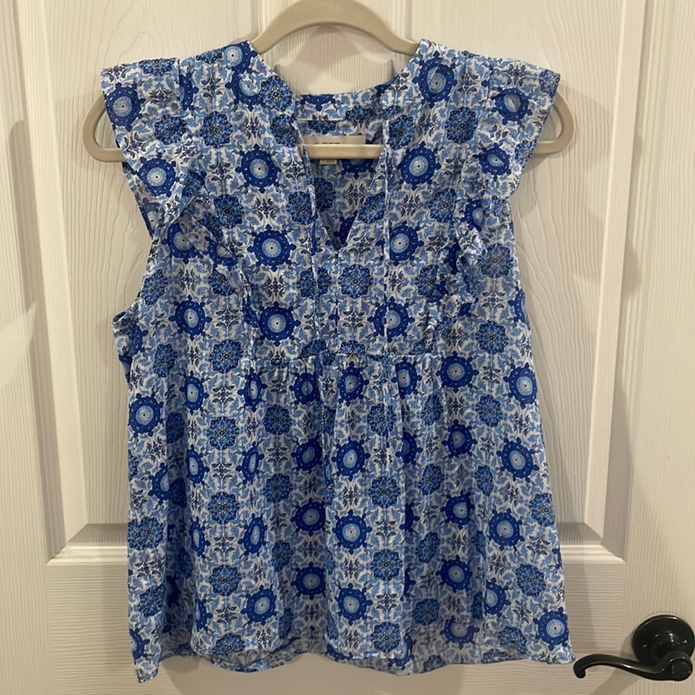 LOFT ruffled bottom top
